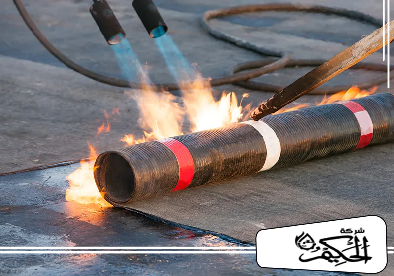 شركة عزل الاسطح من الحرارة في راس الخيمة 0547842313 شركة الحكيم تسخين لفافة لعزل اسطح في راس الخيمة لضمان الالتصاق الجيد وحماية فعالة ضد تسرب المياه في الأسطح.