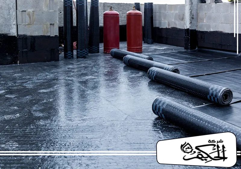 شركات عزل الاسطح في راس الخيمة 0547842313 شركة الحكيم شركةعزل الاسطح في راس الخيمة تستخدم لفات العزل على السطح لضمان حماية قوية ضد العوامل الجوية وتحسين الطاقة.